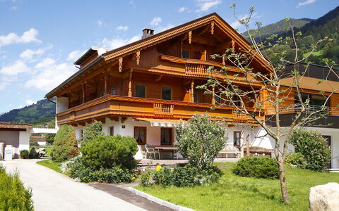 Hauser: Plante, Ciel, Bâtiment, Nuage, Propriété, Fenêtre, Montagne, Maison, Arbre, Lot Terre