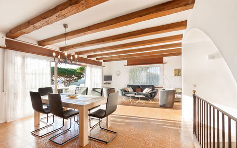 Playa de Aro 511: Pièce, Design Intérieur, Plafond, Bâtiment, Propriété, Meubles, Salon, Maison, Sol, Domicile