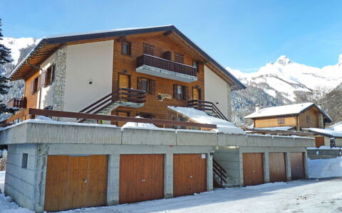 Roc Lyv: Propriété, Neige, Maison, Domicile, L'Hiver, Bâtiment, Toit, Immobilier, Architecture, Matériel De La Propriété