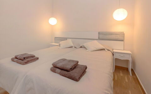 Eixample Esquerre Arago Rocafort: Chambre, Lit, Meubles, Pièce, Propriété, Drap De Lit, Matelas, Literie, Cadre De Lit, Design Intérieur