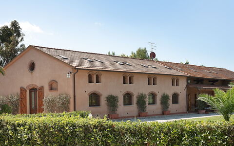 Grosseto 825: Plante, Ciel, Bâtiment, Fenêtre, Propriété, Lot Terre, Arbre, Maison, Végétation, Herbe