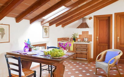Le Capanne i 825.3: Pièce, Propriété, Meubles, Bâtiment, Design Intérieur, Plafond, Salle À Manger, Table, Maison, Sol