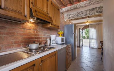 Le Capanne Ii 825.5: Cabinetry, Comptoir, Bâtiment, Propriété, Robinet, Cuisine, Bois, Évier, Design Intérieur, Sol