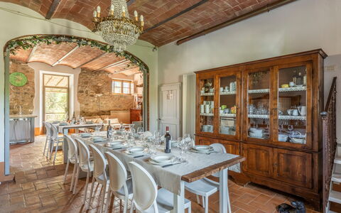 Villa Castiglione: Meubles, Design Intérieur, Table, Chaise, Table Cuisine Et Salle A Manger, Sol, Salle À Manger, Plafond, Pièce, Restaurant