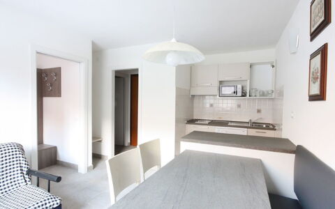 Kristall: Pièce, Propriété, Design Intérieur, Meubles, Blanc, Bâtiment, Plafond, Maison, Salon, Sol