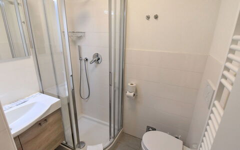 Kristall: Propriété, Luminaire Plomberie, Porte De Douche, Douche, Salle De Bains, Toilette, Design Intérieur, Siège De Toilette, Tete De Douche