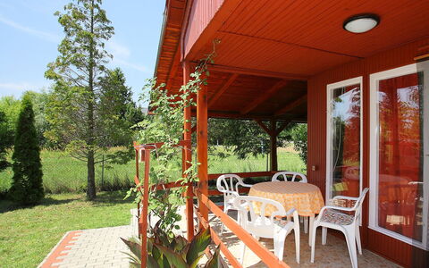 Rosso: Propriété, Immobilier, Maison, Porche, Bâtiment, Domicile, Pièce, Arbre, Patio, Plante
