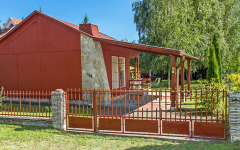 Rosso: Plante, Ciel, Bâtiment, Arbre, Ombre, Bois, Lot Terre, Architecture, Herbe, Chalet