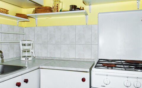 Rosso: Cabinetry, Propriété, Evier, Blanc, Cuisinière, Appareil De Cuisine, Produit, Robinet, Cuisine, Évier