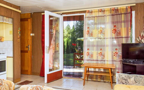 Rosso: Meubles, Fenêtre, Bâtiment, Porte, Bois, Design Intérieur, Ombre, Maison, Salon, Sol