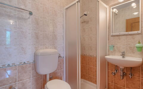 Villa Plac: Salle De Bains, Propriété, Pièce, Luminaire Plomberie, Tuile, Mur, Architecture, Accessoire Salle De Bain, Immobilier, Design Intérieur