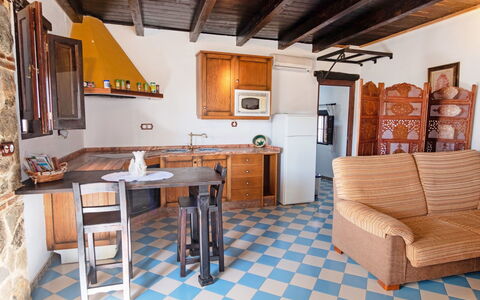 Nina Celi: Propriété, Pièce, Bâtiment, Meubles, Design Intérieur, Maison, Sol, Immobilier, Faisceau, Grenier
