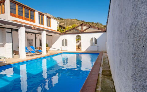Nina Celi: Piscine, Propriété, Bâtiment, Maison, Immobilier, Bleu Azur, Vacances, Villa, Ciel, Biens