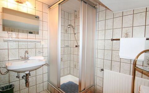 Dias: Salle De Bains, Propriété, Pièce, Tuile, Design Intérieur, Immobilier, Bâtiment, Architecture, Maison, Sol