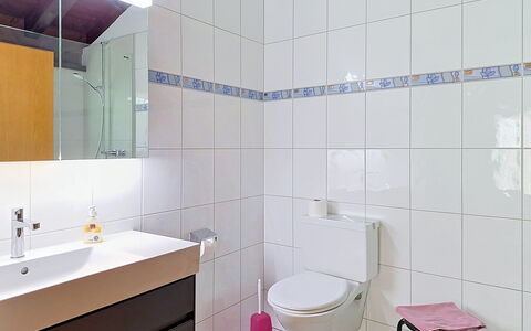 Von Allmen: Salle De Bains, Luminaire Plomberie, Sol, Mur, Design Intérieur, Sol, Lavabo, Évier, Robinet, Toilette