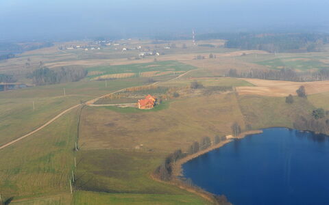 Dworczysko: Bâtiment, Plante, Propriété, Fenêtre, Lot Terre, Design Urbain, Paysage, Quartier, Herbe, Loisir