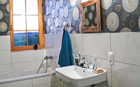 Dworczysko: Bleu, Salle De Bains, Luminaire Plomberie, Design Intérieur, Sol, Tuile, Robinet, Plomberie, Sol, Lavabo