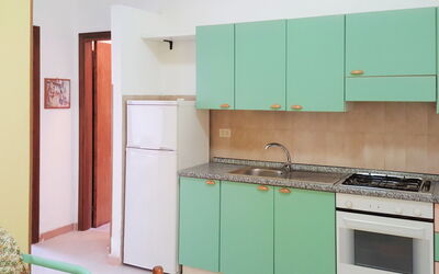 Dependance 121.1: Comptoir, Pièce, Cabinetry, Cuisine, Propriété, Meubles, Turquoise, Cuisinière, Design Intérieur, Bâtiment