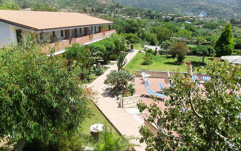 Capo Vaticano 120: Plante, Bâtiment, Communauté Des Plantes, Ciel, Fenêtre, Arbre, Lot Terre, Végétation, Paysage Naturel, Maison