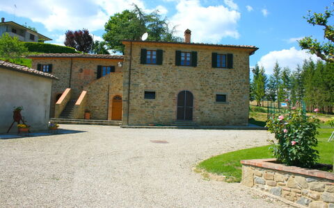 Casa Antica: Nuage, Plante, Ciel, Bâtiment, Fenêtre, Arbre, Lot Terre, Herbe, Chalet, Zone Résidentielle