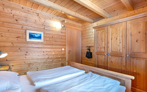 Chalet Venus: Meubles, Propriété, Confort, Fenêtre, Bois, Bâtiment, Design Intérieur, Sol, Maison, Cadre De Lit