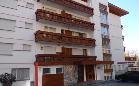 Résidence Christina Apt. 305: Bâtiment, Propriété, Maison, Architecture, Appartement, Immobilier, Zone Résidentielle, Façade, Quartier, Domicile