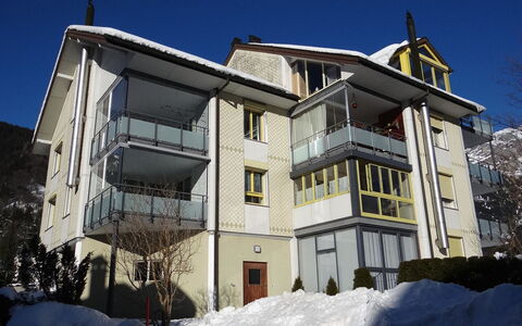 Blackenmattli: Ciel, Bâtiment, Fenêtre, Neige, Maison, Pente, Plante, Arbre, Façade