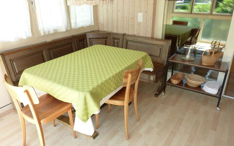 Blackenmattli: Table, Meubles, Propriété, Bois, Design Intérieur, Oreiller, Confort, Sol, Bâtiment, Sol
