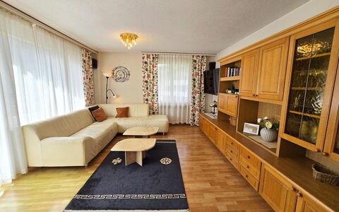 Birkenstrasse 52: Meubles, Design Intérieur, Sol, Canapé, Sol, Bois, Pièce, Plafond, Salon, Parquet