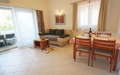Vila M 300.2: Pièce, Propriété, Bâtiment, Sol, Meubles, Immobilier, Design Intérieur, Maison, Tuile, Salon
