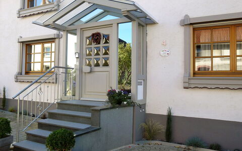 Landhaus Weisser: Propriété, Bâtiment, Maison, Domicile, Immobilier, Architecture, Façade, Toit, Fenêtre, Quartier