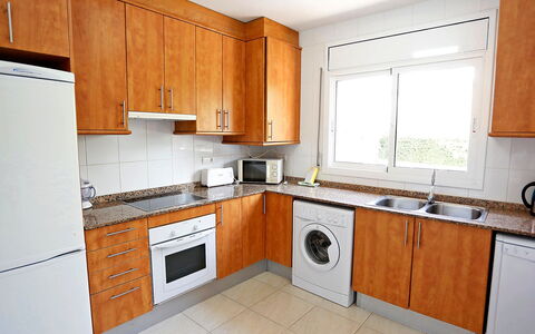 Villa Llobeta: Propriété, Pièce, Cuisine, Cabinetry, Comptoir, Meubles, Bâtiment, Principaux Appliance, Maison, Design Intérieur