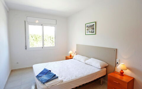 Villa Llobeta: Chambre, Lit, Pièce, Meubles, Propriété, Drap De Lit, Matelas, Cadre De Lit, Literie, Sol