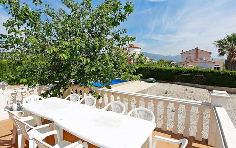 Villa Llobeta: Propriété, Immobilier, Table, Bâtiment, Maison, Meubles, Appartement, Arbre, Pièce, Recours