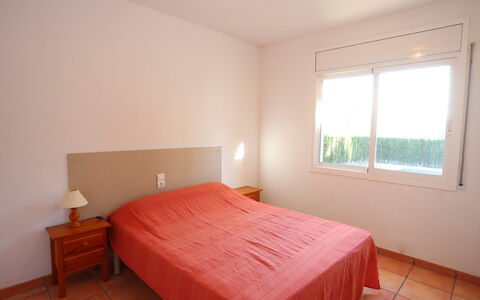 Villa Alguer: Chambre, Lit, Pièce, Meubles, Propriété, Sol, Drap De Lit, Literie, Matelas, Cadre De Lit