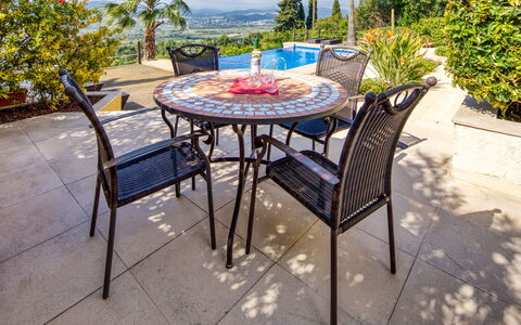 Centauro: Plante, L'Eau, Propriété, Meubles, Bâtiment, Table, Fenêtre, Bleu Azur, Chaise, Design Intérieur