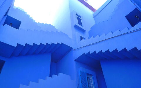Calpe Calp 914: Bleu, Bleu Azur, Monde, Fenêtre, Bâtiment, Matériel De La Propriété, Façade, Bleu Électrique, Escaliers, Maison