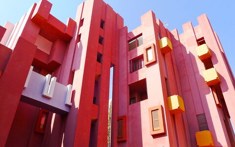 Calpe Calp 914: Ciel, Design Urbain, Rose, Plante, Rouge, Zone Résidentielle, Fenêtre, Bâtiment, Façade, Bloc Tour