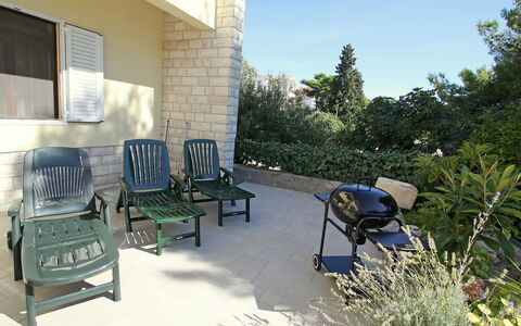 Brodarica 101: Propriété, Meubles, Immobilier, Patio, Chaise, Maison, Cour, Domicile, Arrière-Cour, Pièce