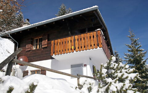 Chalet les 3 Marmottes: Neige, L'Hiver, Propriété, Maison, Arbre, Domicile, Ciel, Architecture, Gelé, Montagne