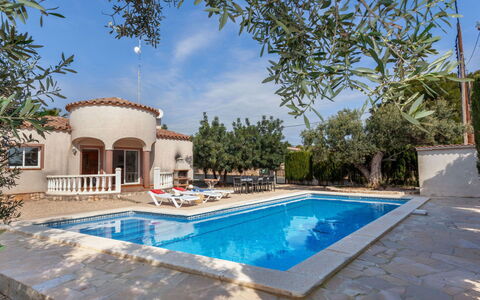 Villa Cala Vidre B: L'Eau, Ciel, Plante, Jour, Propriété, Piscine, Nuage, Bâtiment, Bleu Azur, Architecture