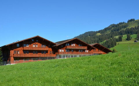 Mireille Nr. 5: Ciel, Plante, Montagne, Arbre, Paysage Naturel, Herbe, Bâtiment, Prairie, Loisir, Bois