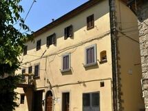 Borgovallesanta Century villa inside the Duddova Village.