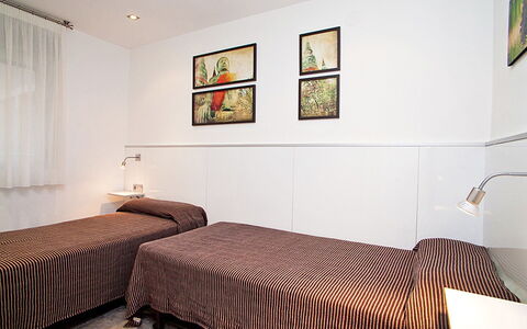 Dms V: Pièce, Meubles, Chambre, Lit, Propriété, Design Intérieur, Cadre De Lit, Drap De Lit, Literie, Bâtiment