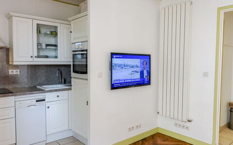 France: Evier, Propriété, Cabinetry, Comptoir, Évier, Bois, Design Intérieur, Appareil De Cuisine, Sol, Sol