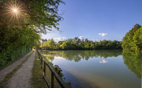 Villa Sant' Angelo: L'Eau, Plan D'Eau, Vert, La Nature, Ressources En Eau, Environnement Naturel, Paysage Naturel, Cours D'Eau, Voie Navigable, Banque