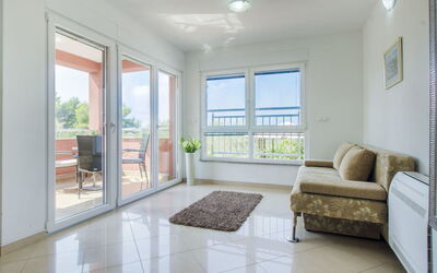 Vodice Jadrija 111: Propriété, Pièce, Meubles, Design Intérieur, Bâtiment, Immobilier, Salon, Sol, Maison, Domicile