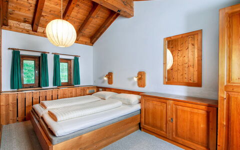 Matrei in Osttirol 200: Pièce, Meubles, Propriété, Lit, Chambre, Plafond, Bâtiment, Cadre De Lit, Design Intérieur, Maison