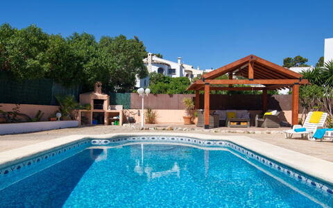Anguilaga: L'Eau, Ciel, Bâtiment, Propriété, Plante, Piscine, Bleu Azur, Arbre, Ombre, Plan D'Eau