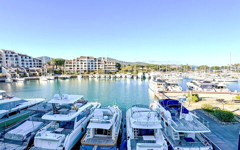 Cogolin 181: Bateau, Marina, L'Eau, Navire, Voie Navigable, Port, Architecture Navale, Bateaux Et Nautique - Materiel Et Fournitures, Navire, Port